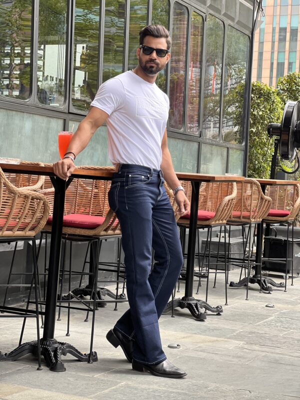 Navy blue straight fit jeans with white tone stitch