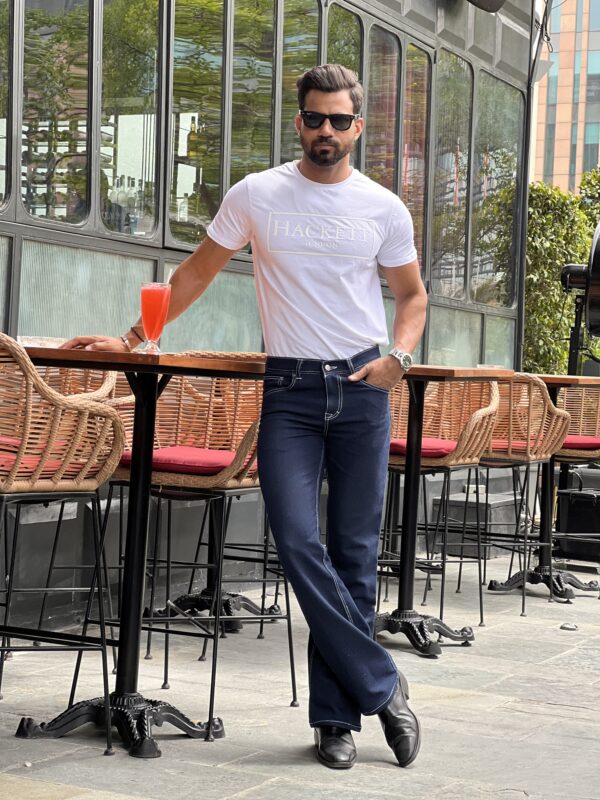 Navy blue straight fit jeans with white tone stitch - Image 4
