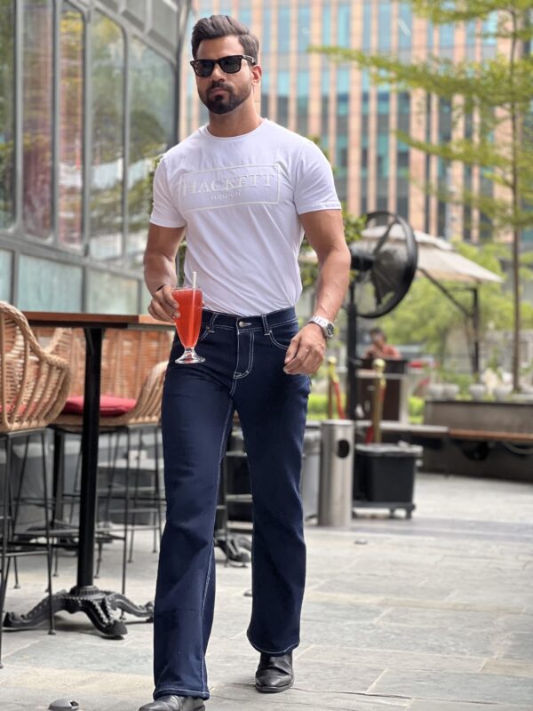 Navy blue straight fit jeans with white tone stitch - Image 3